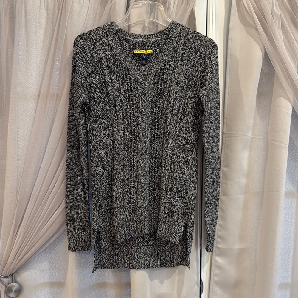 Prince & Fox Black V-Neck Cable Knit Sweater Size Small